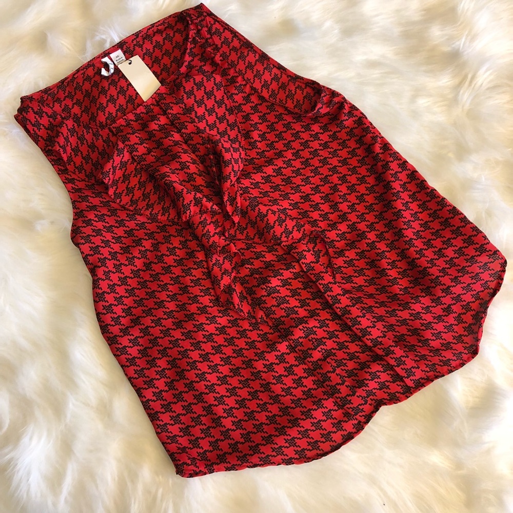 Elle Cascade Ruffle Shell NWT!
